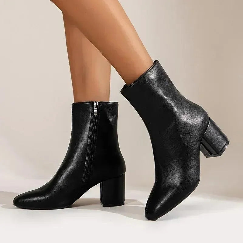 Miriam – Spitz zulaufende Stiefeletten mit seitlichem Reißverschluss und rutschfester Sohle