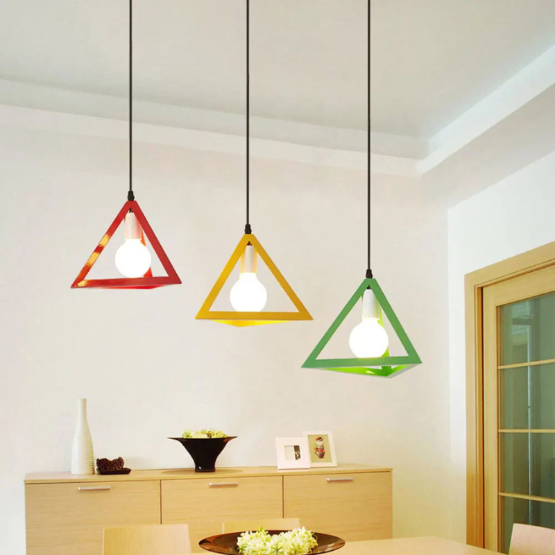 ForgeGlow – Pendelleuchte mit Vintage inspiriertem Dreiecksdesign