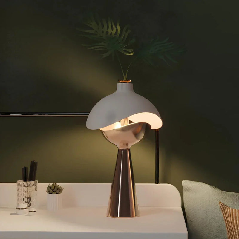 GlowSculpt - Geformte Tischleuchte mit geschichtetem Kuppeldesign für sanftes Umgebungslicht