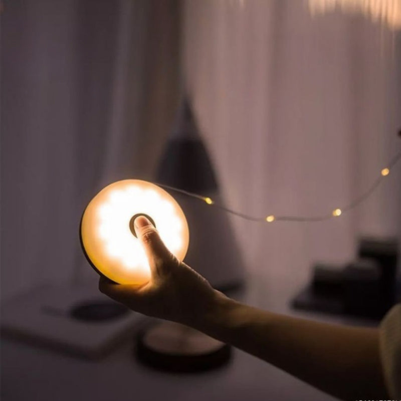 NestBright - Wiederaufladbarer tragbarer LED Lichtstreifen mit aufrollbarem Kabel und Hängebügel