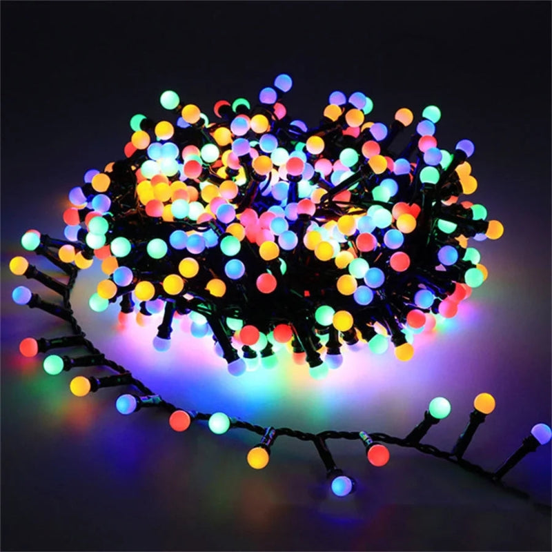 GlowSphere - Wasserdichte LED Lichterkette mit runden Kugeln für drinnen und draußen