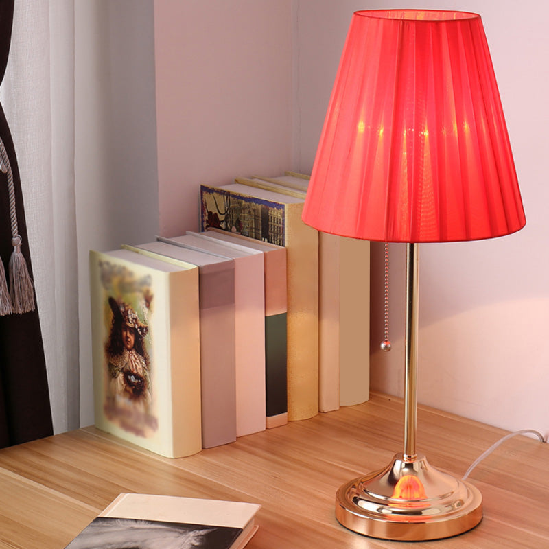 AstralBeam – Einzigartige Tischlampe mit Empire-Schirm und Zugkette