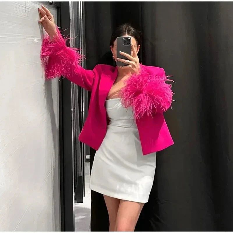 Aria – Taillierter Blazer mit Kunstpelzmanschetten und Reversdetails