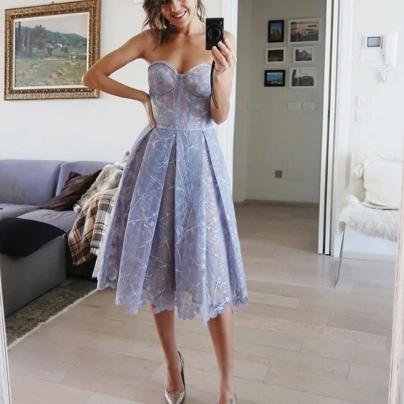 Sophia – Elegant geschnittenes ärmelloses Midikleid mit stylischem Look