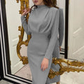 Celeste – Figurbetontes Midikleid mit hohem Ausschnitt und langen Ärmeln