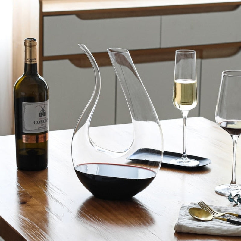 VinoNest – U förmiger Glasdekanter mit sanftem Durchfluss und modernem Entwerfen
