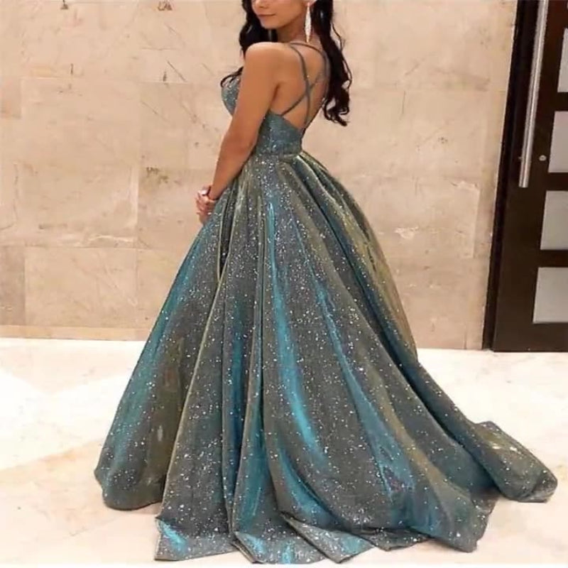 Emma - Modisches Kleid mit tiefem V Ausschnitt und Spaghettiträgern