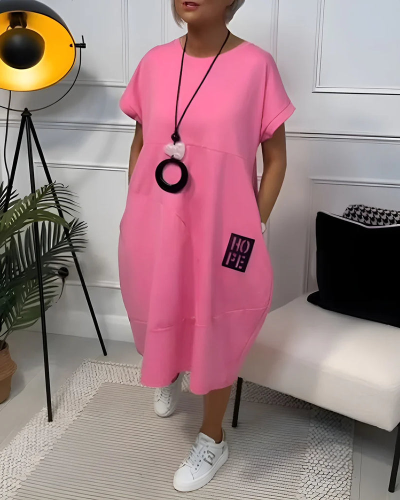 Sunniva – Stylisches Kurzarmkleid mit Rundhalsausschnitt und Taschen