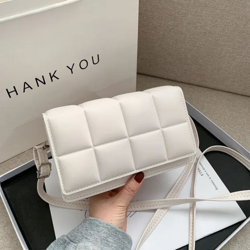 Nova – Elegante Umhängetasche mit Überschlagverschluss und verstellbarem Schultergurt