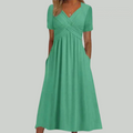 Selina – Elegantes Plisseekleid mit V Ausschnitt kurzen Ärmeln und Taschen