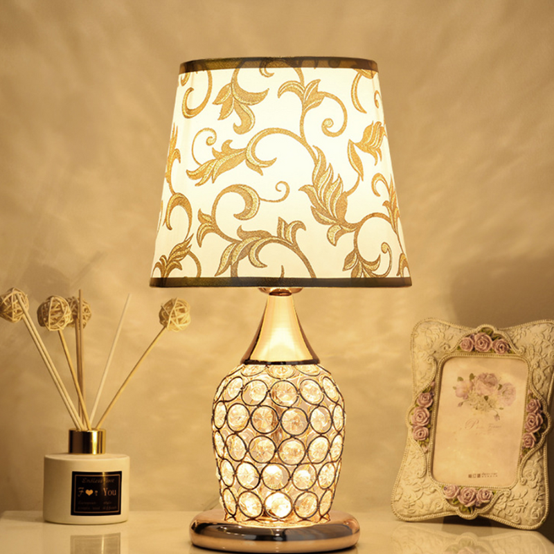 AuraGlow – Elegante von Urnen inspirierte dekorative Tischlampe