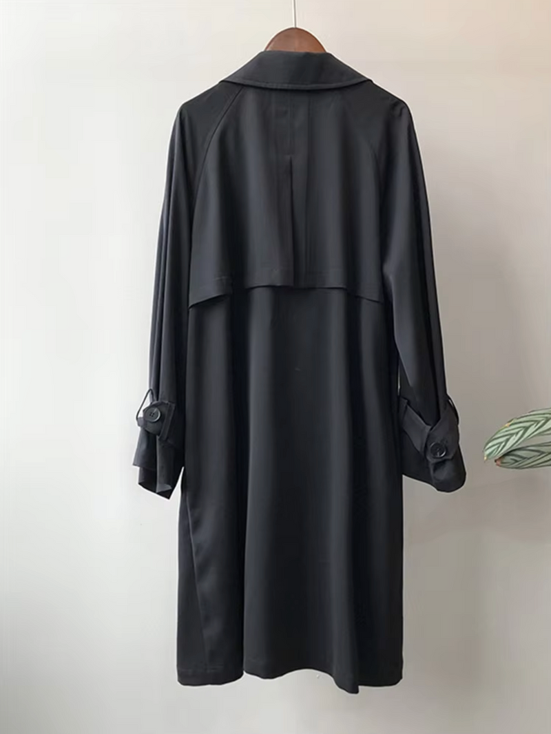 Clara - Langer Trenchcoat mit Reverskragen Knöpfen und langen Ärmeln