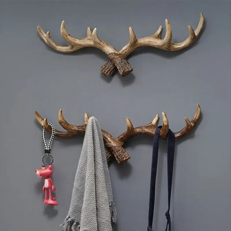 AntleHang – Dekorative Wandhaken in Geweihform und funktionale Aufhängelösung