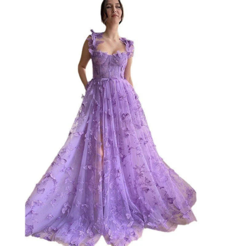 Eliza – Fließendes ausgestelltes Kleid mit floralen Akzenten und taillierter Taille