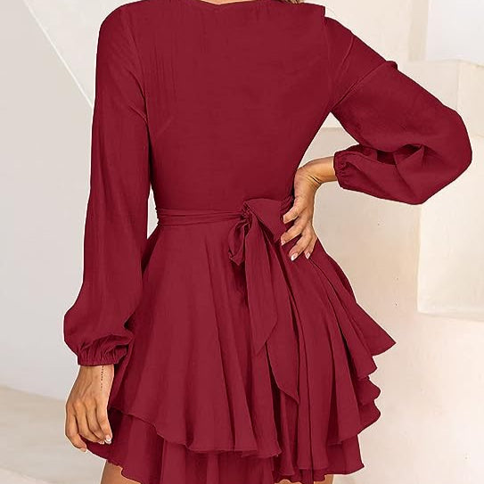 Simone - Modisches Minikleid mit tiefem V-Ausschnitt und Gürtel und Laternenärmeln