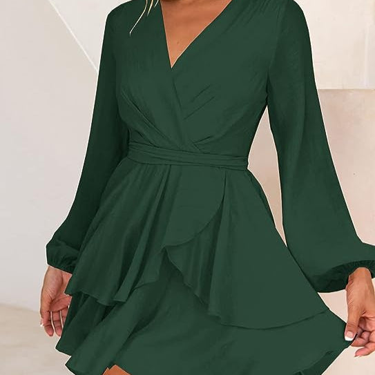 Simone - Modisches Minikleid mit tiefem V-Ausschnitt und Gürtel und Laternenärmeln