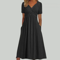 Selina – Elegantes Plisseekleid mit V Ausschnitt kurzen Ärmeln und Taschen