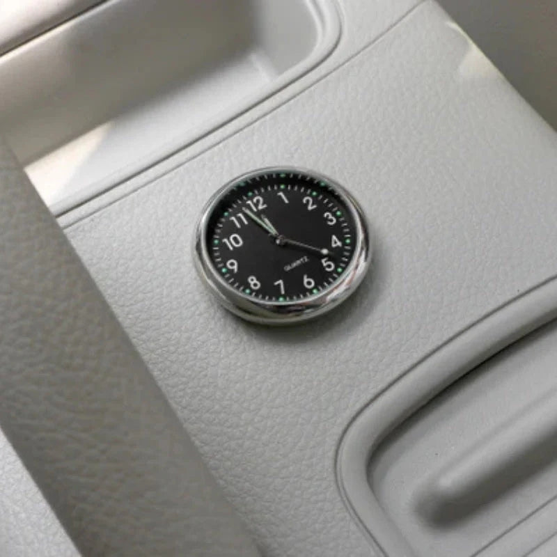 AutoTick - Mini Analoguhr mit runder Form für den Autoinnenraum