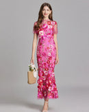 Theresa – Stilvolles Rundhalskleid mit kurzen Ärmeln und gesticktem Entwerfen