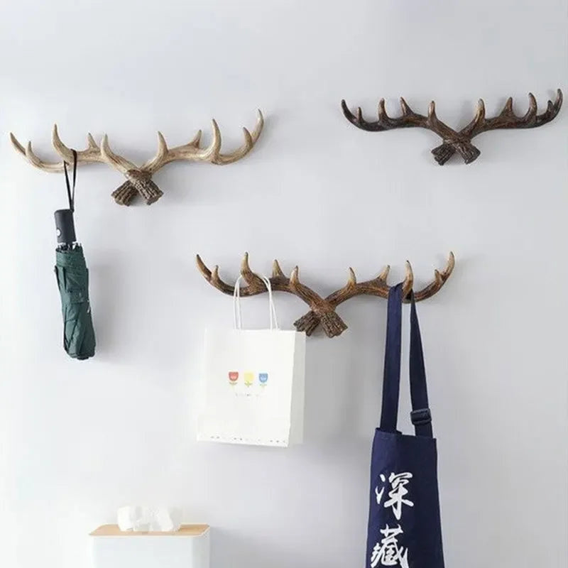 AntleHang – Dekorative Wandhaken in Geweihform und funktionale Aufhängelösung