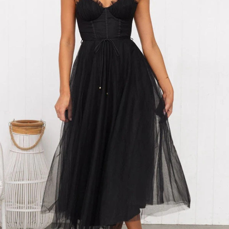 Bente – Modisches rückenfreies Maxikleid mit Spaghettiträgern für einen einzigartigen Look