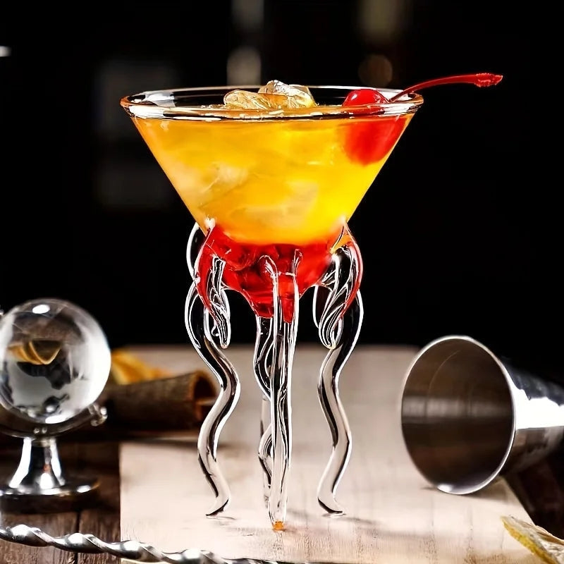 OctoGlaze – Von Oktopus inspiriertes Cocktailglas für einzigartigen Stil