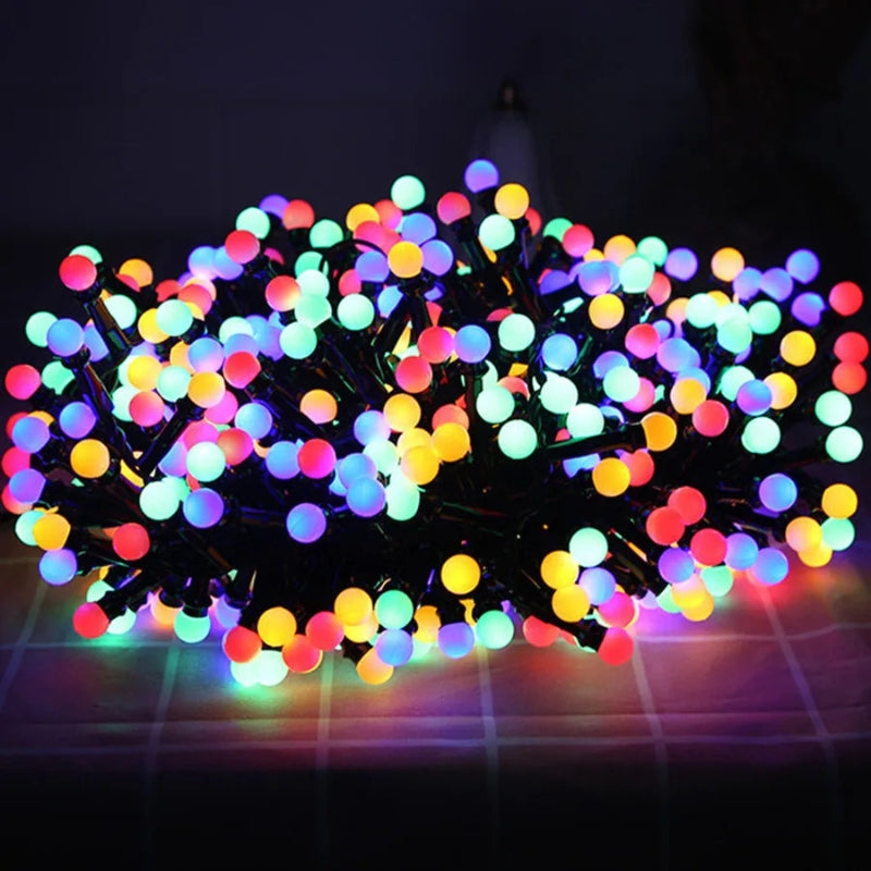 GlowSphere - Wasserdichte LED Lichterkette mit runden Kugeln für drinnen und draußen