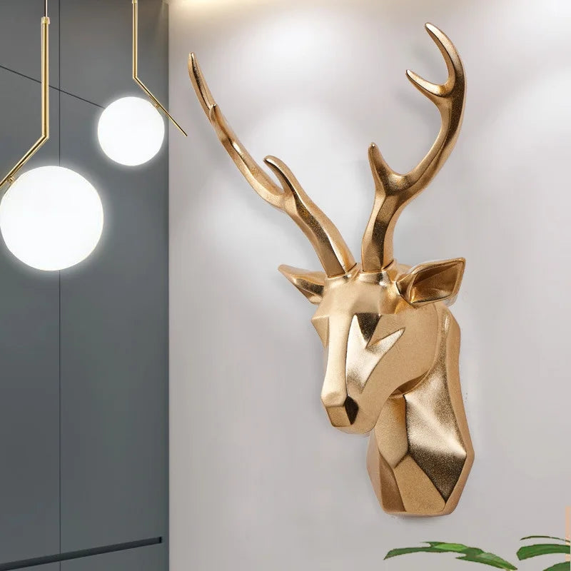 Regal Deer – Dekorative Wandskulptur mit Hirschkopf und realistischen Details