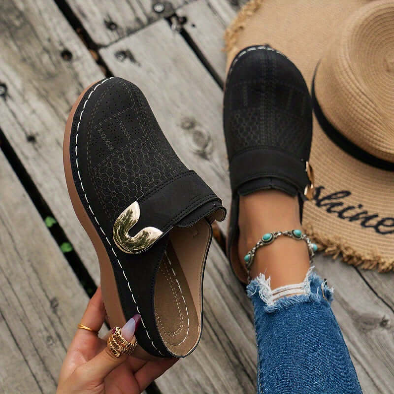Alia – Stylische Freizeit-Clogs mit dekorativer Schnalle und rutschfester Sohle