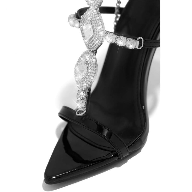 Ava – Funkelnde High Heels mit spitzer Spitze und eleganten Strass-Riemen