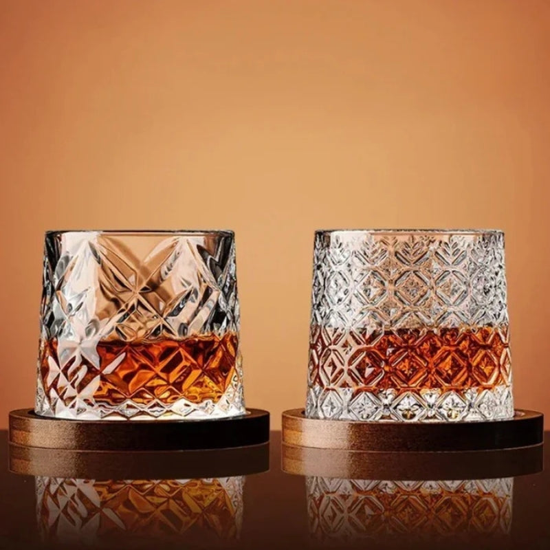 WhiskeySpin – Whiskyglas mit drehbarem Boden für einzigartiges Trinken
