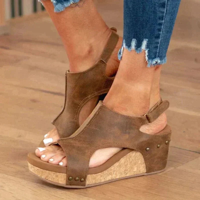 Sandra - Bequeme Sandalen mit rutschfester dicker Sohle und Schnallenriemen