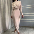 Celeste – Figurbetontes Midikleid mit hohem Ausschnitt und langen Ärmeln