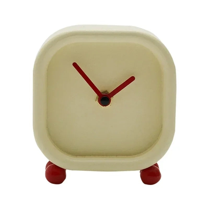TimeForm – Minimalistischer quadratischer Tischwecker mit modernen stillen Motiven