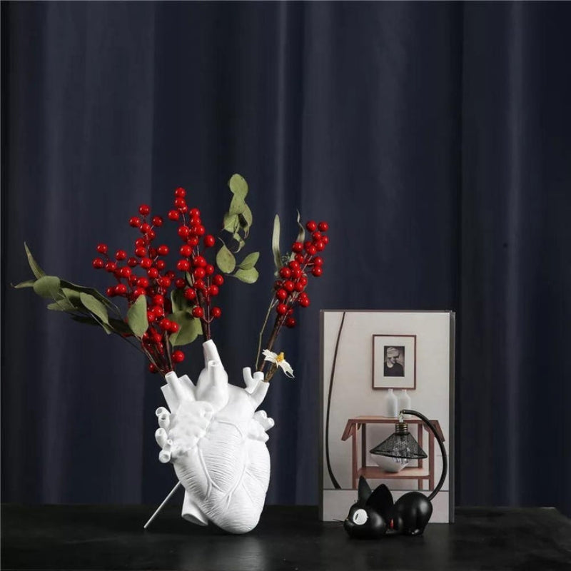 VeraForm – Herzförmige Vase mit skulpturalem Entwerfen für moderne Wohnakzente