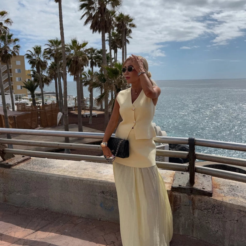 Clara - Elegantes zweiteiliges Set mit tailliertem Oberteil und fließendem Rock für einen modernen Look
