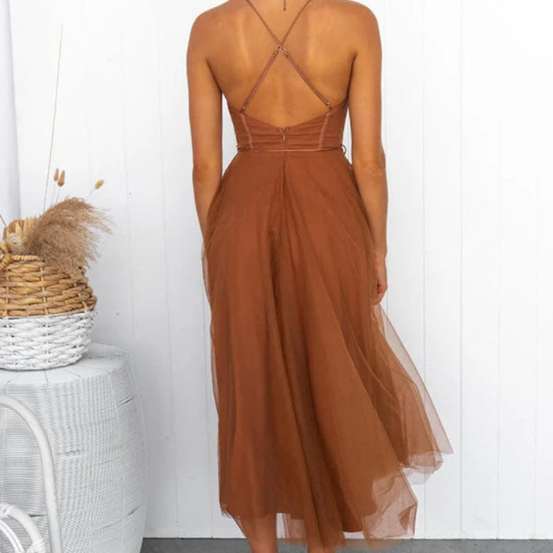 Bente – Modisches rückenfreies Maxikleid mit Spaghettiträgern für einen einzigartigen Look