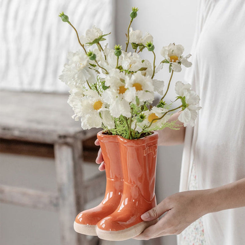 VaseKick – Stiefelförmige Blumenvase aus Keramik für die Inneneinrichtung
