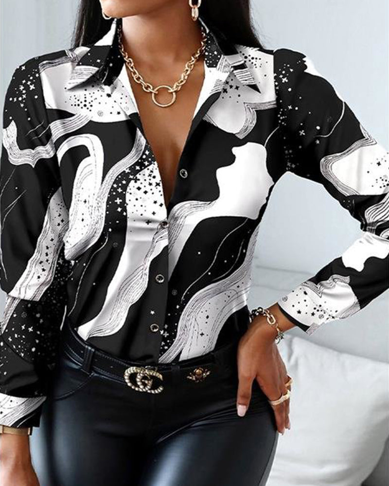 Noor – Modernes Top mit abstraktem Print und raffinierten Details
