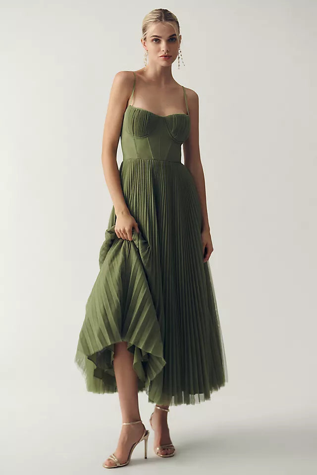 Silvina – Plissiertes langes Maxikleid mit rückenfreiem Entwerfen und Spaghettiträgern