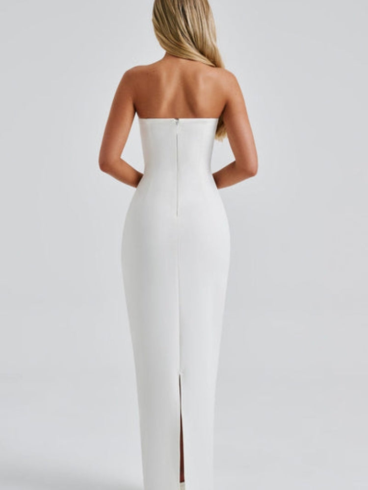 Selene - Trägerloses langes Kleid mit geraffter Taille und fließendem Rock
