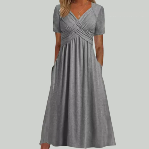 Selina – Elegantes Plisseekleid mit V Ausschnitt kurzen Ärmeln und Taschen