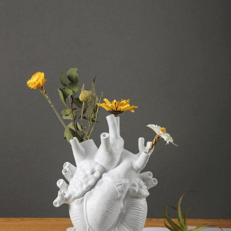 VeraForm – Herzförmige Vase mit skulpturalem Entwerfen für moderne Wohnakzente