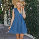 Annika – Stilvolles ärmelloses Kleid mit V-Ausschnitt und Taschen