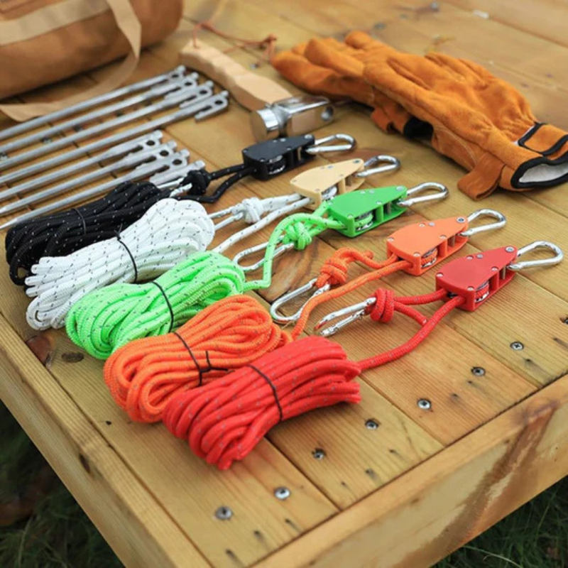 TrekHold – Verstellbare Outdoor Seilbefestigungen mit Flaschenzug und Hakensystem