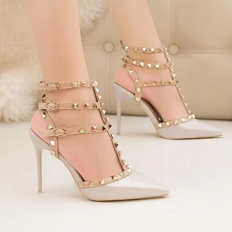 Emilia – Luxuriöse Sandalen mit spitzer Spitze und verstellbarem Mehrriemendesign