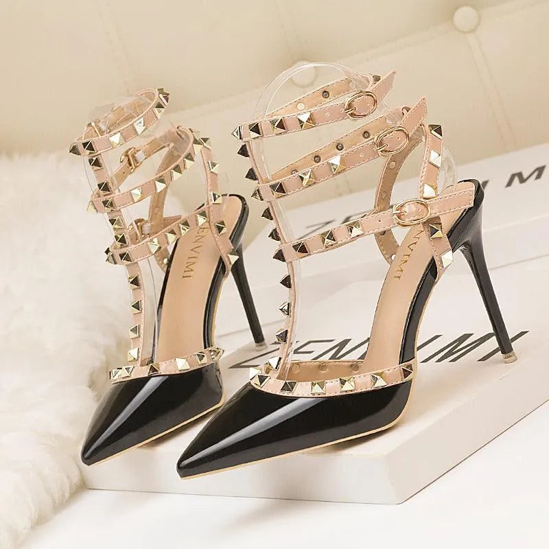 Emilia – Luxuriöse Sandalen mit spitzer Spitze und verstellbarem Mehrriemendesign