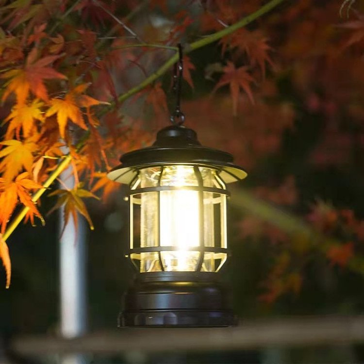 RetroLume - Vintage Kronleuchter mit elegantem Lampenschirm für nostalgische Pendelleuchten