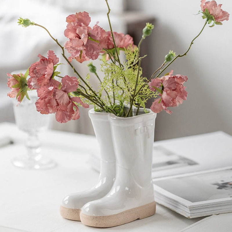 VaseKick – Stiefelförmige Blumenvase aus Keramik für die Inneneinrichtung