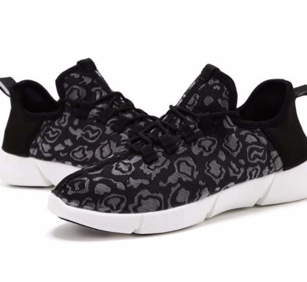 Zubair – Stylische USB Lade LED Leucht Sneaker mit rutschfester Sohle